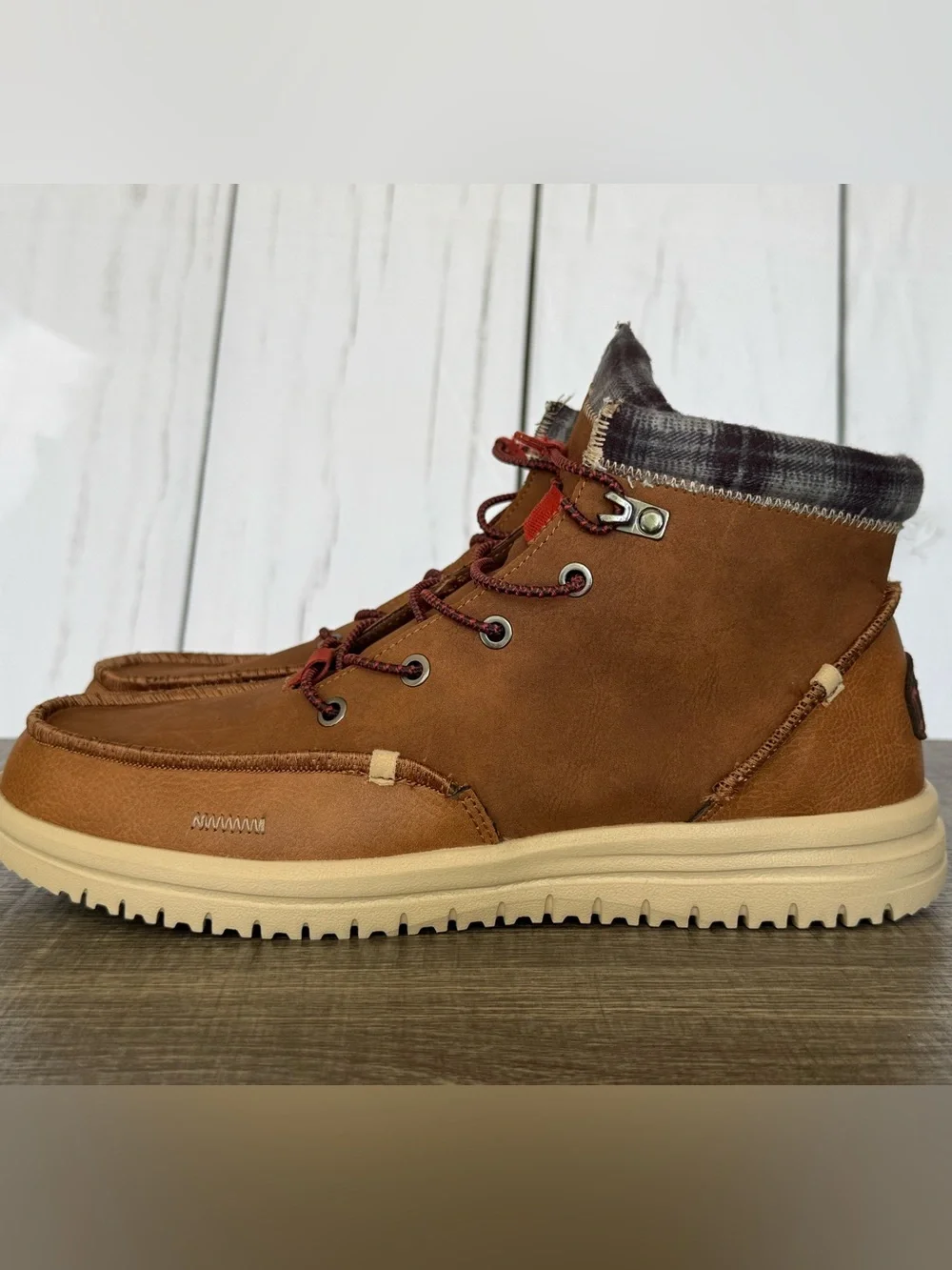 Hey Dude Bradley Classic Men’s 10 Cognac Brown Leather Water Resistant Boot NIB